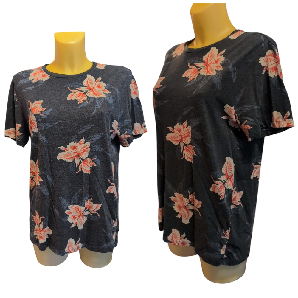 🌹3/15🌹OLD NAVY Soft Washed Blue White Red Floral Tee Shirt